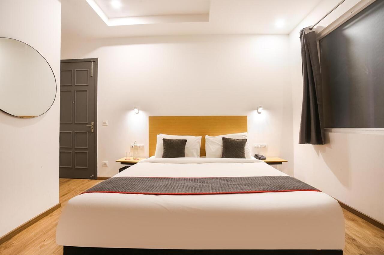 Hotel Admire Inn "Atta Market, Noida Sector 18" מראה חיצוני תמונה