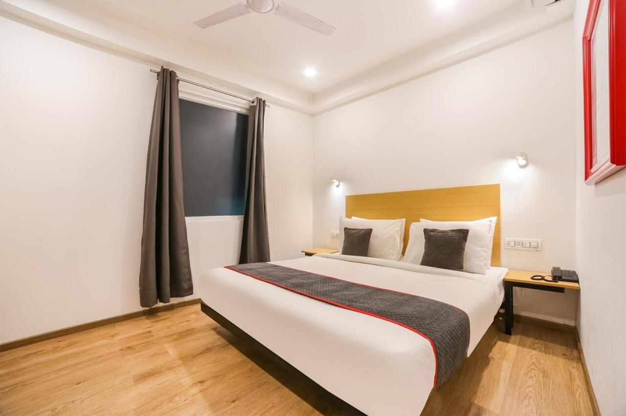 Hotel Admire Inn "Atta Market, Noida Sector 18" מראה חיצוני תמונה