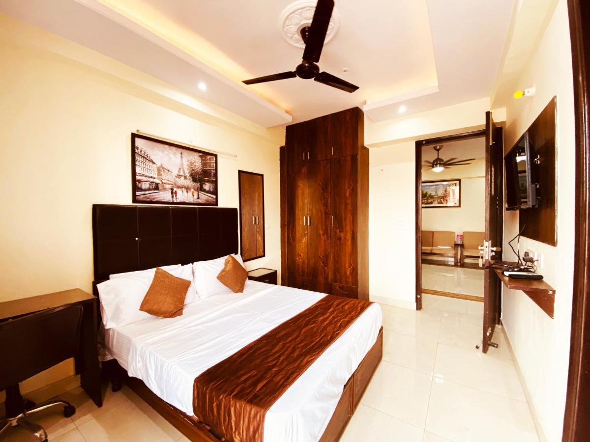 Hotel Admire Inn "Atta Market, Noida Sector 18" מראה חיצוני תמונה