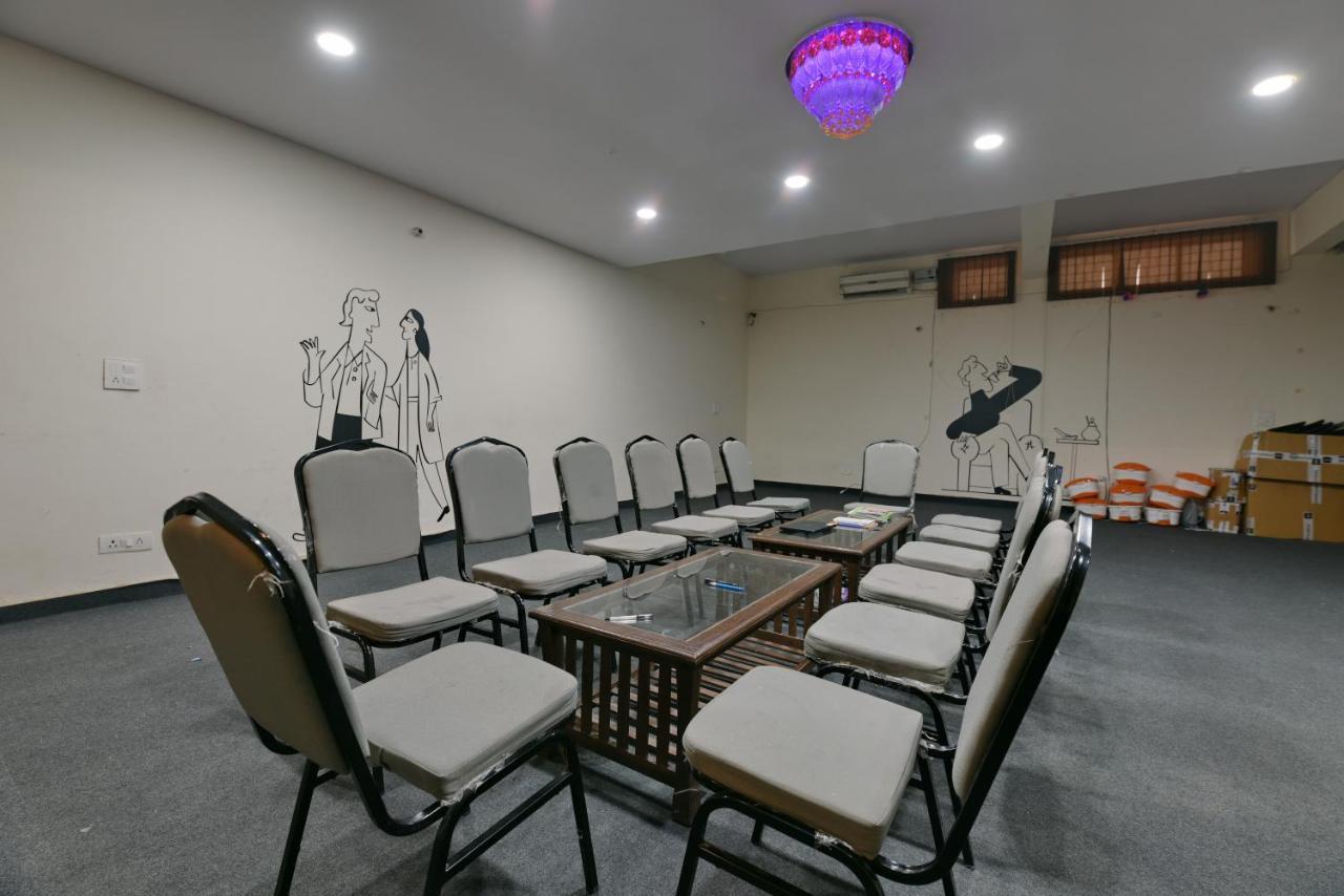 Hotel Admire Inn "Atta Market, Noida Sector 18" מראה חיצוני תמונה