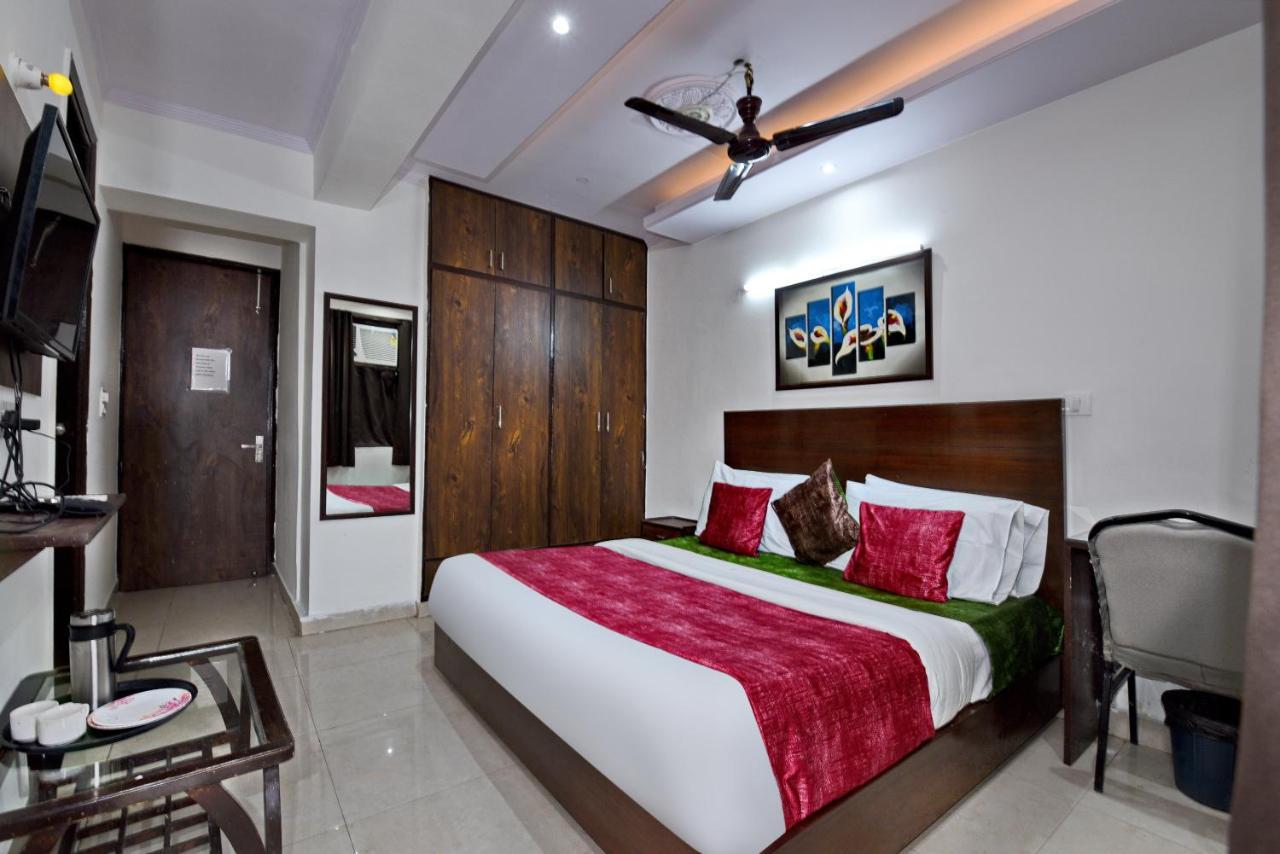 Hotel Admire Inn "Atta Market, Noida Sector 18" מראה חיצוני תמונה
