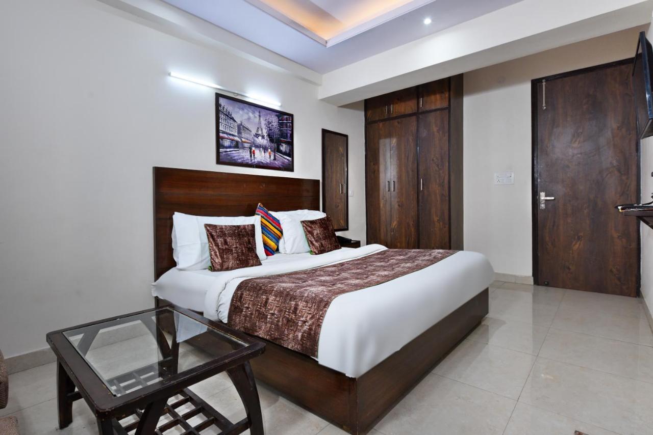 Hotel Admire Inn "Atta Market, Noida Sector 18" מראה חיצוני תמונה