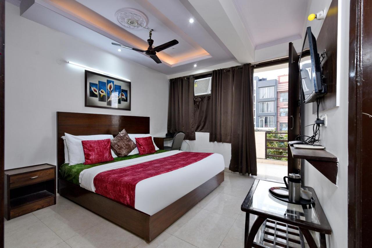 Hotel Admire Inn "Atta Market, Noida Sector 18" מראה חיצוני תמונה