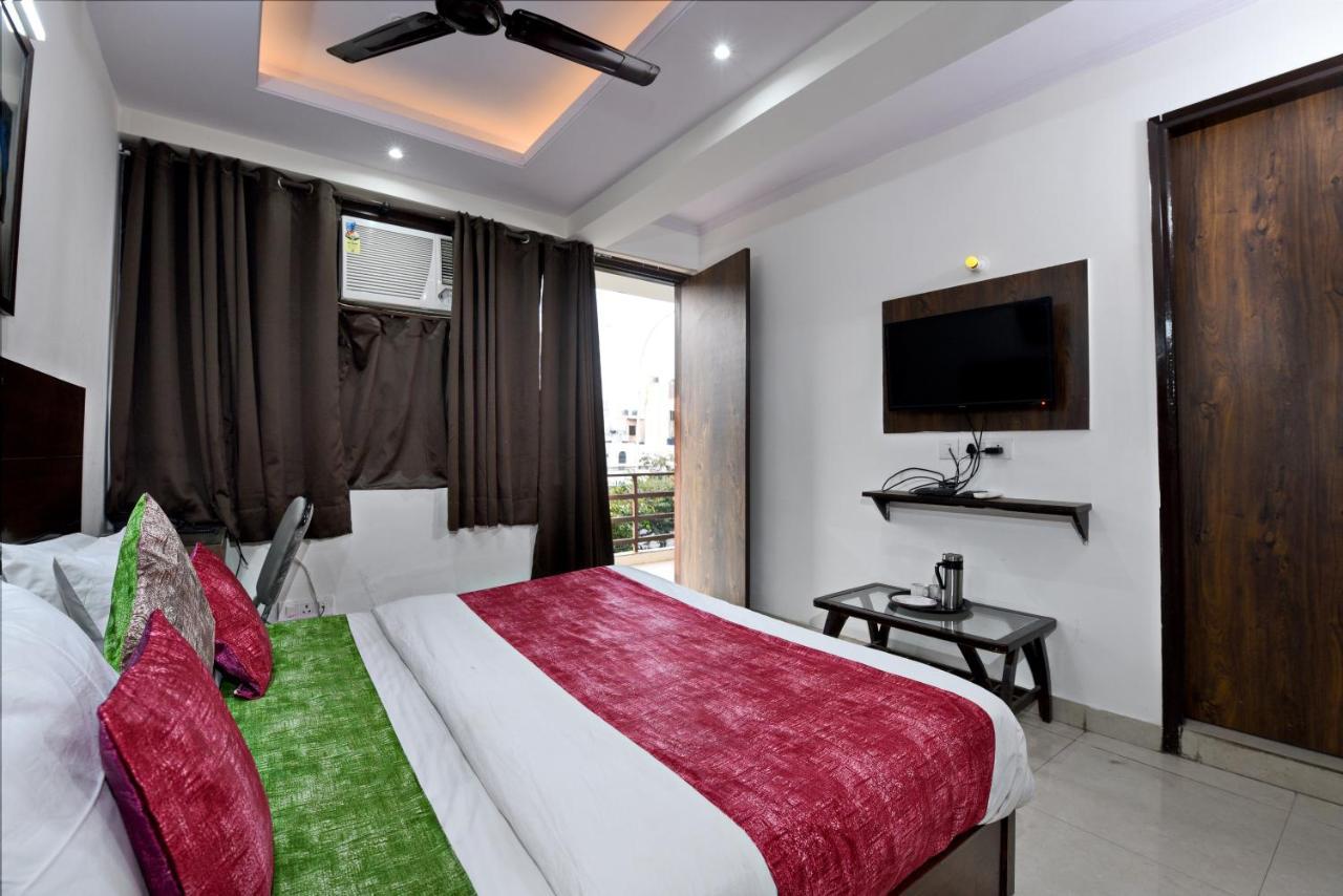 Hotel Admire Inn "Atta Market, Noida Sector 18" מראה חיצוני תמונה