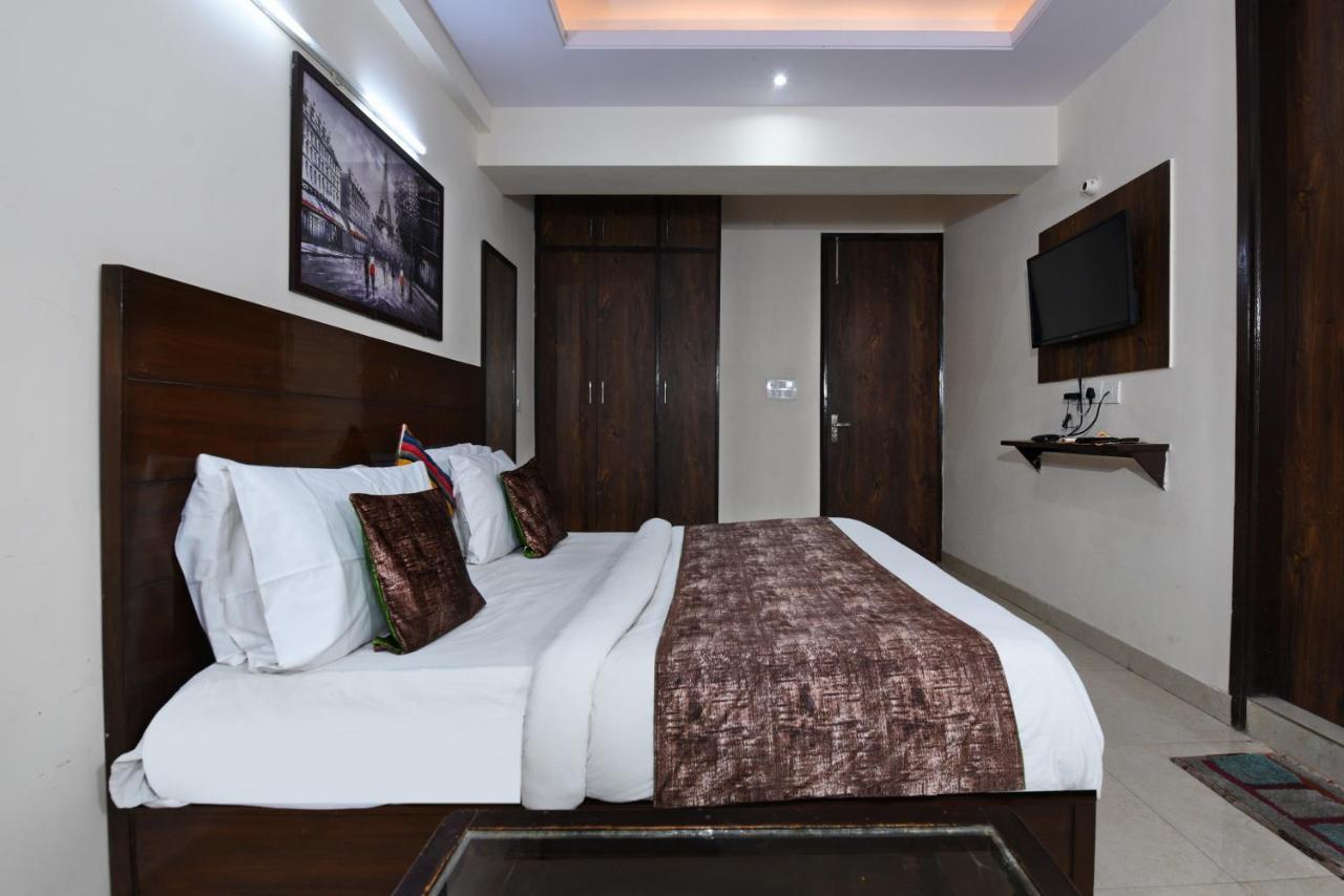 Hotel Admire Inn "Atta Market, Noida Sector 18" מראה חיצוני תמונה